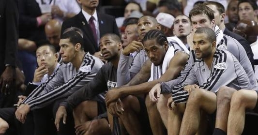 勇士有无库里的数据对比：进攻效率暴跌8.5，命中率严重下滑（库里在与不在的差异：勇士进攻效率下降8.5分，投篮命中率大幅下滑）