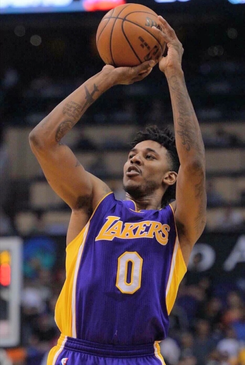 张伯霖谈摇篮舞庆祝：是庆祝我家两只小狗出生（张伯霖解释摇篮舞：为庆祝家里两只小狗诞生）