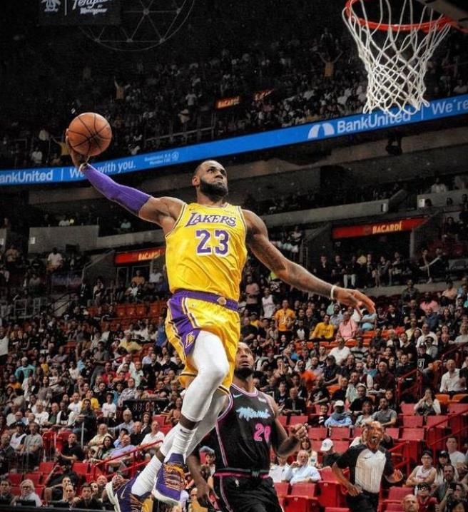 皇马客场4-3奥林匹亚科斯，姆巴佩大四喜，维尼修斯两助攻（姆巴佩独造四球、维尼修斯送出两助，皇马客场4-3险胜奥林匹亚科斯）