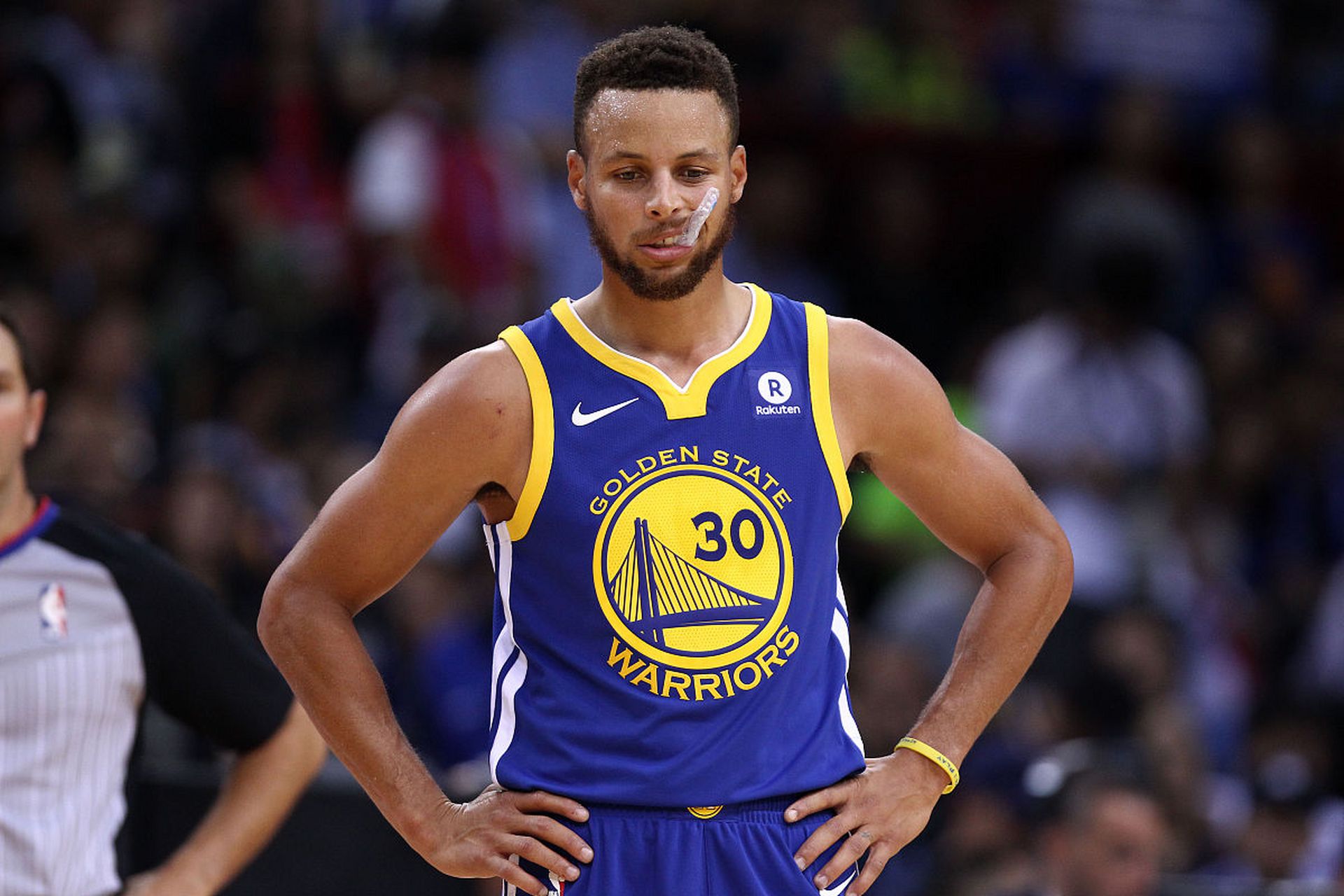 火药味十足，费内巴切与加拉塔萨雷在德比战赛前热身爆发冲突（德比未开先火：费内巴切与加拉塔萨雷赛前热身爆发冲突）