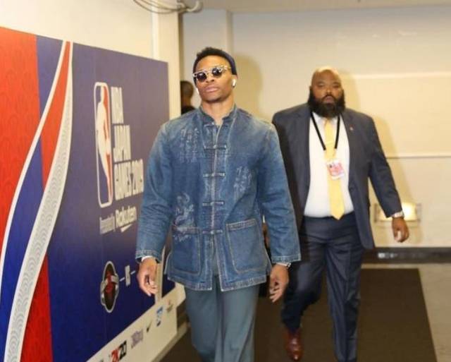 曼联旧将罗西：弗格森严肃中带着亲切体贴，待人就像父亲一样（曼联旧将罗西：弗格森严厉而温情，待人如父般体贴）