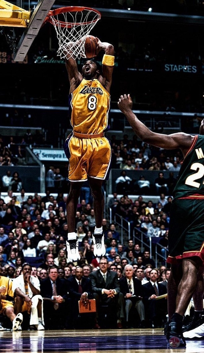 西甲：巴萨客场2-2战平塞维利亚（西甲：巴萨做客与塞维利亚2-2握手言和）