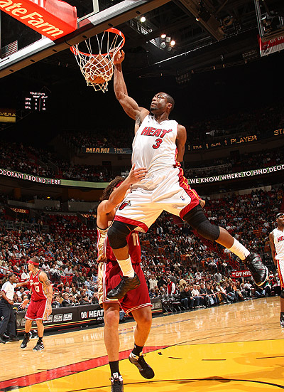 埃迪-豪：球队中场从六人减至四人，必须赶紧引援（埃迪-豪：中场只剩四人，必须尽快引援）